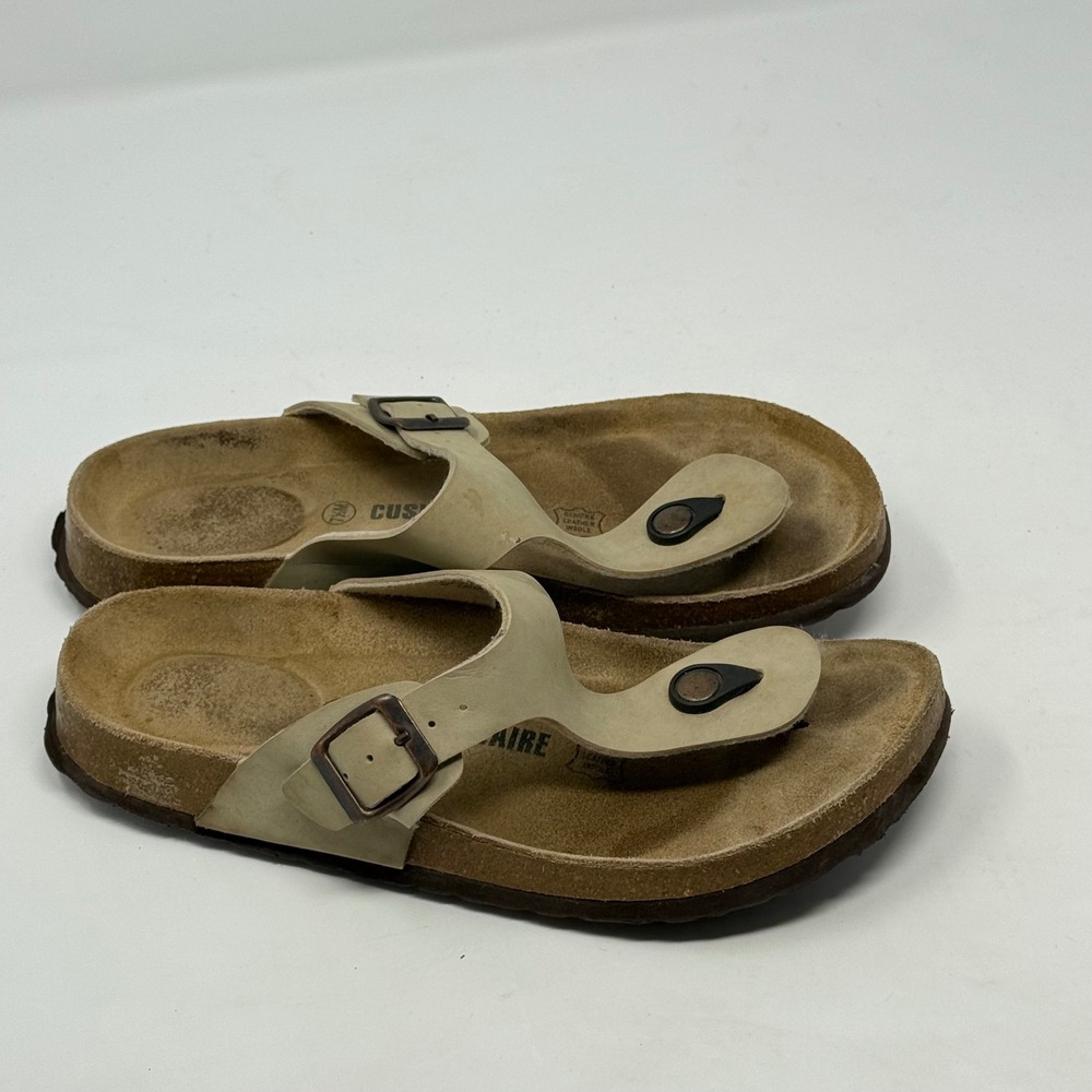 Cushionaire Womens Tan Leather Thong Sandals Buckle Comfort Flat Shoes Size 7.5M